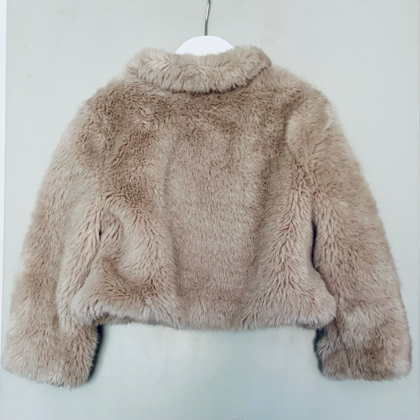Wild & Gorgeous beige fuskpälsjacka stl 110