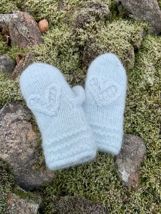 Handstickade vantar isblå barn